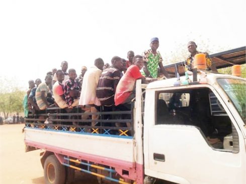 A-truckload-of-40-returnees-from-L-489×367